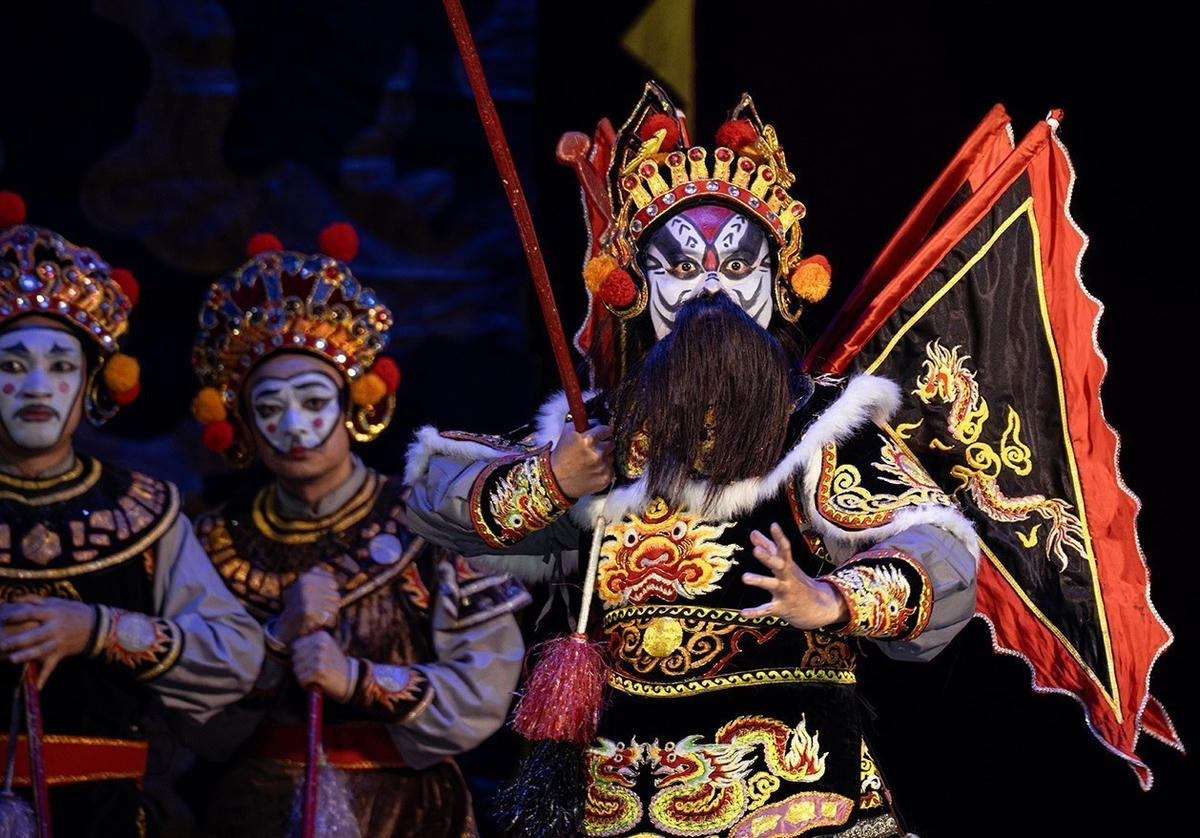 Tuồng (còn gọi là hát bội) là một loại hình nghệ thuật biểu diễn truyền thống của Việt Nam, hình thành trên cơ sở vũ nhạc và các trò diễn xướng dân gian, được chia làm 2 loại: Tuồng kinh điển và tuồng dân gian. (Ảnh: Khánh Hoà/TTXVN).