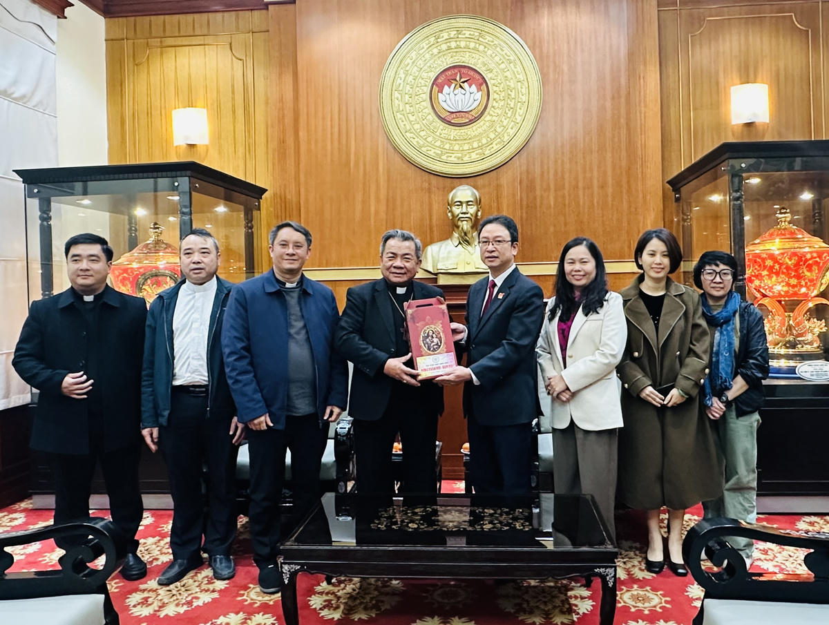 Đoàn Tòa Giám mục Lạng Sơn (Giáo phận Lạng Sơn – Cao Bằng)&nbsp;thăm và chúc mừng năm mới UBTƯ MTTQ Việt Nam.
