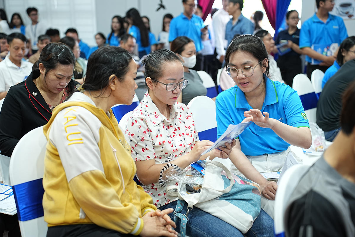 Hộ kinh doanh tìm hiểu thông tin.