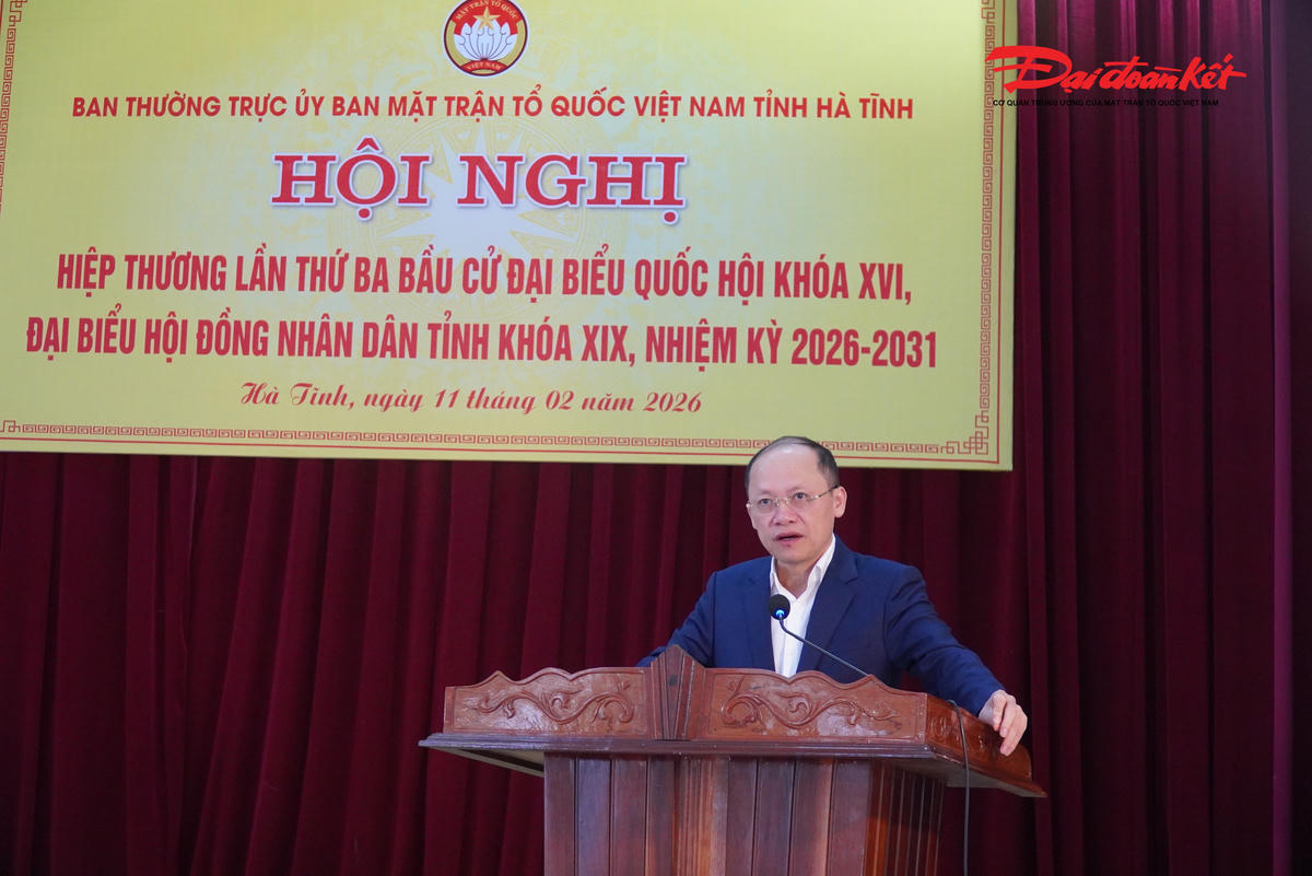 Ông Nguyễn Hồng Lĩnh - Phó Bí thư Thường trực Tỉnh ủy, Chủ tịch HĐND tỉnh, Chủ tịch Ủy ban Bầu cử tỉnh phát biểu chỉ đạo tại hội nghị. Ảnh: Hạnh Nguyên.