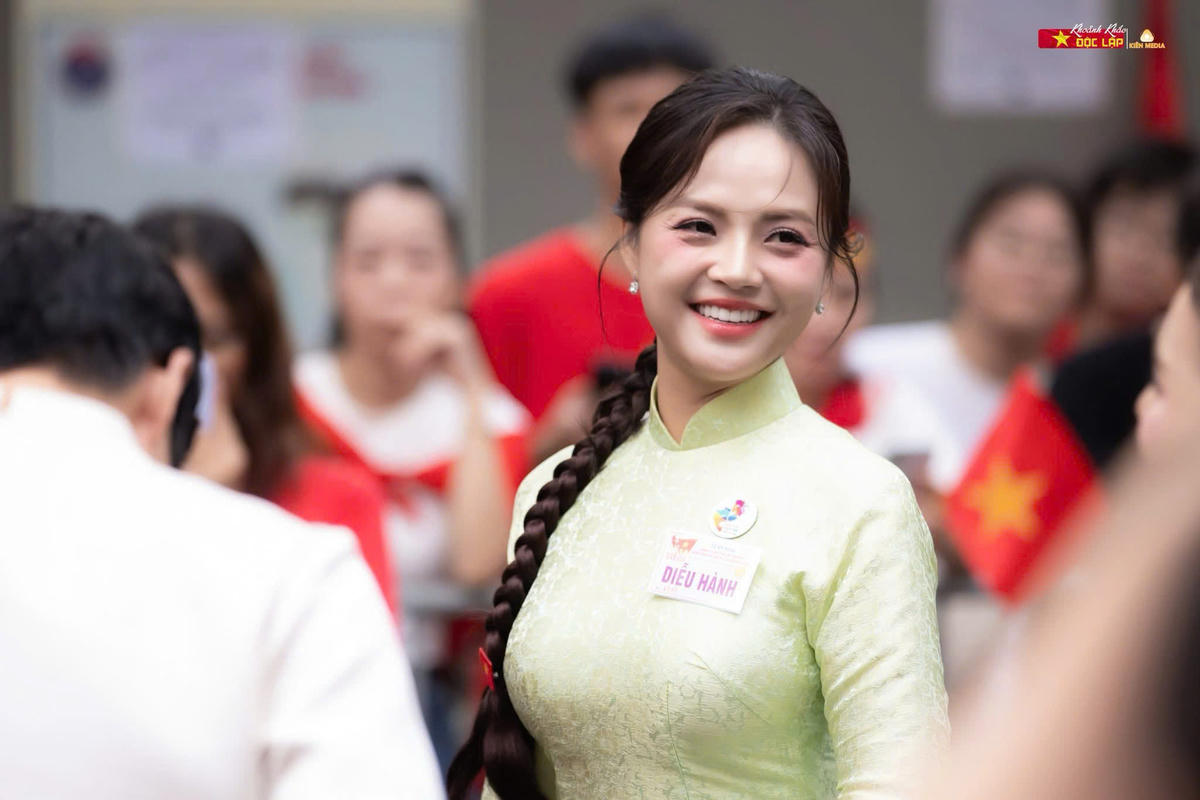 Nghệ sĩ đón Xuân