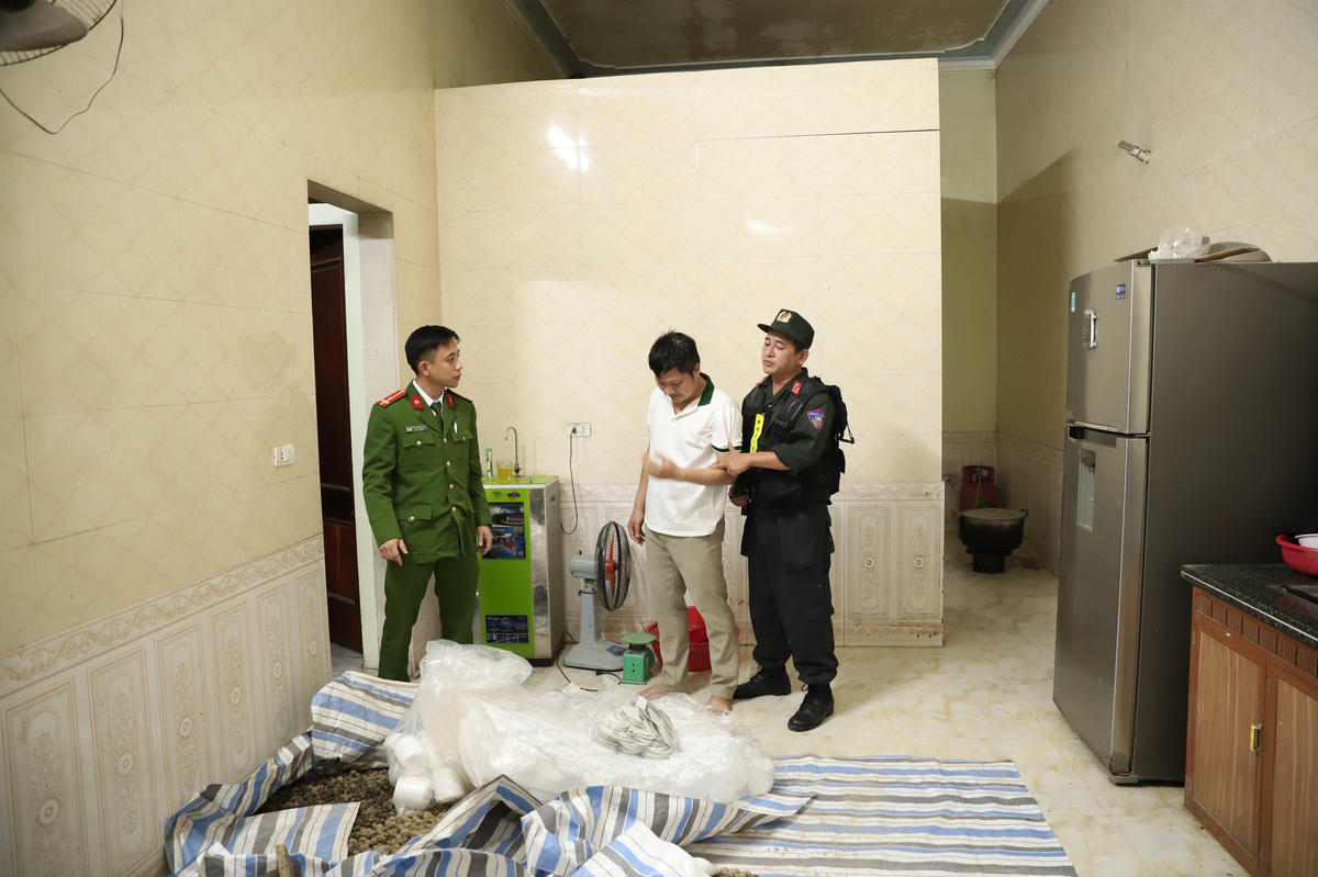 Nguyễn Cao Cường (SN 1984) tổ chức sản xuất thuốc đông y giả tại nhà riêng. Ảnh: CAHT.