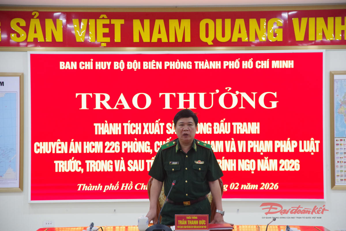 Thiếu Tướng Trần Thanh Đức, Phó Tư lệnh Bộ Tư lệnh Thành phố kiêm Chỉ huy Trưởng  Ban Chỉ huy BĐBP TP Hồ Chí Minh phát biểu tại Hội nghị. Ảnh: Quang Tiến.