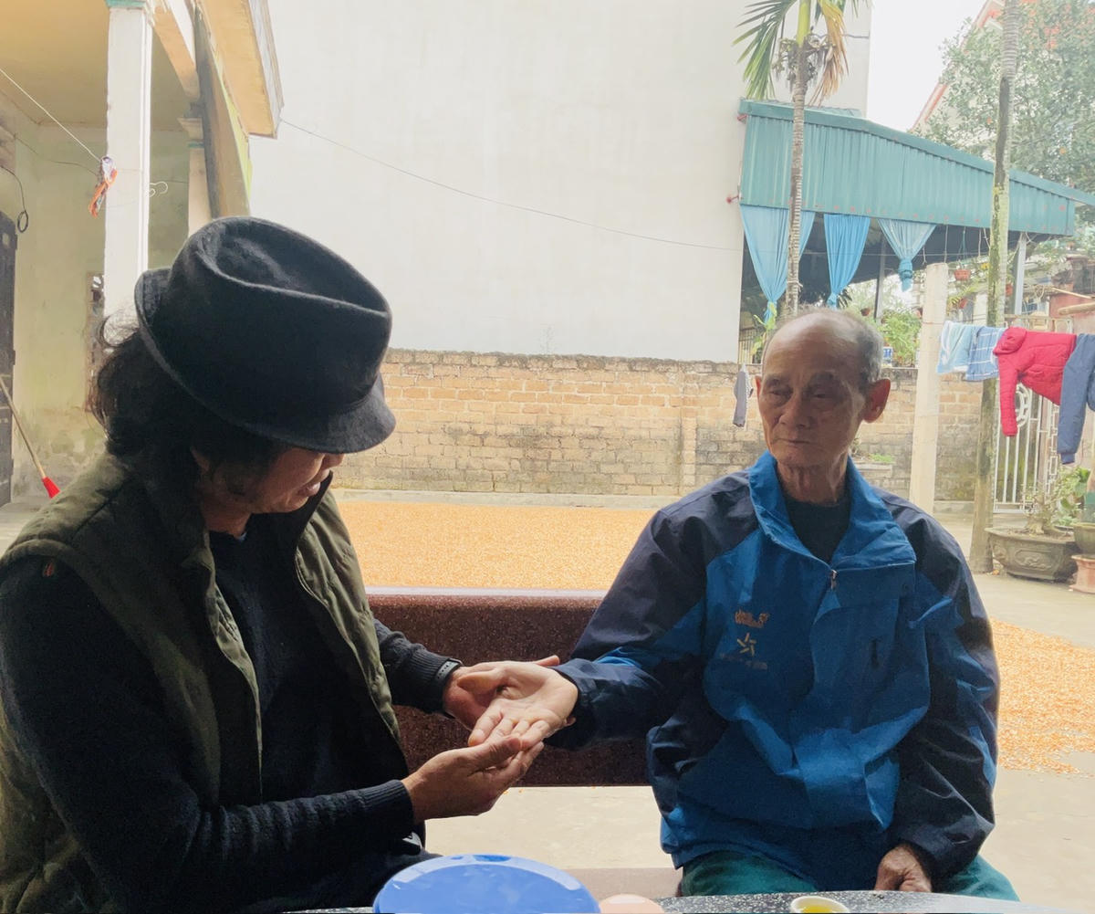 Người lính trở về quê sau hàng chục năm mang danh "liệt sĩ" Vũ Văn Sự kể lại hành trình cuộc sống sau cuộc chiến. Ảnh: T.D