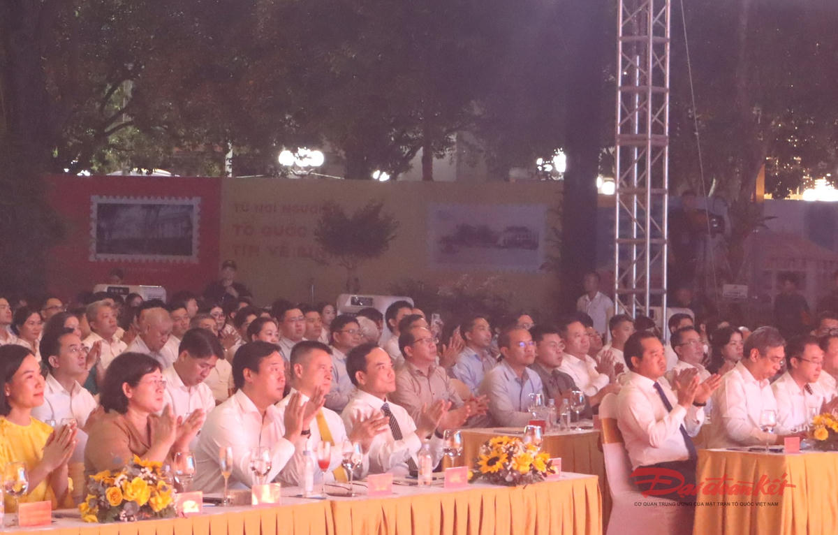 Lãnh đạo Thành uỷ, UBND và các Sở ban ngành TP Hồ Chí Minh tham dự Lễ khánh thành. Ảnh: Hồng Phúc.