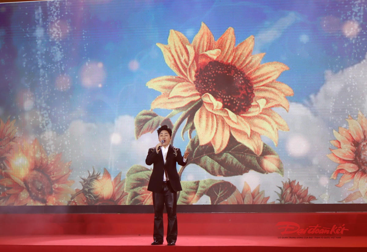 Một tiết mục biểu diễn tại Lễ khánh thành Công viên số 1 Lý Thái Tổ. Ảnh: Hồng Phúc.