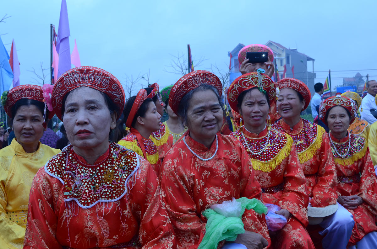 Người dân xã Vụ Bản, tỉnh Ninh Bình - những người đang trực tiếp "Thực hành tín ngưỡng thờ Mẫu tam phủ của Người Việt" ở địa phương. Ảnh: Nam Duong.