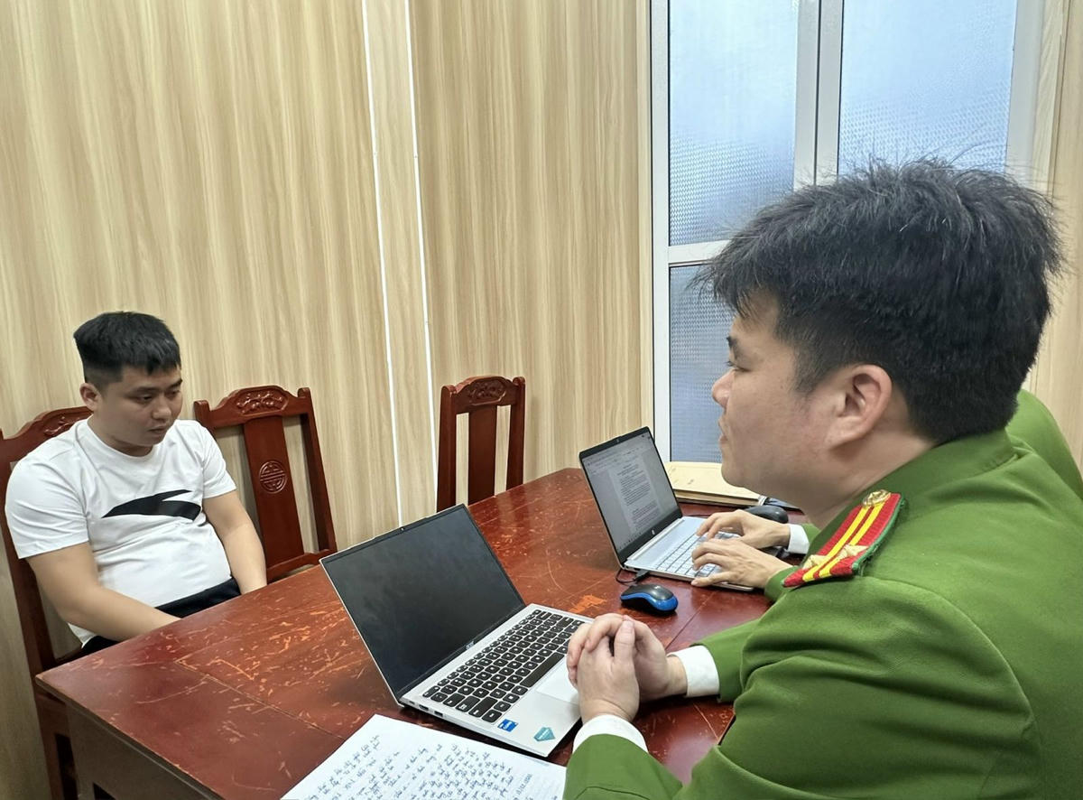 Nguyễn Doãn Sơn tại cơ quan điều tra. Ảnh: CATH