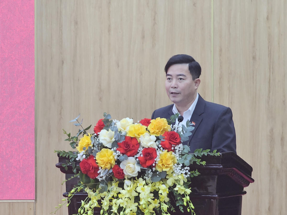 Ông Đinh Trường Sơn - Phó Chủ tịch Ủy ban MTTQ tỉnh Ninh Bình phát biểu tại hội nghị. Ảnh: Đình Minh