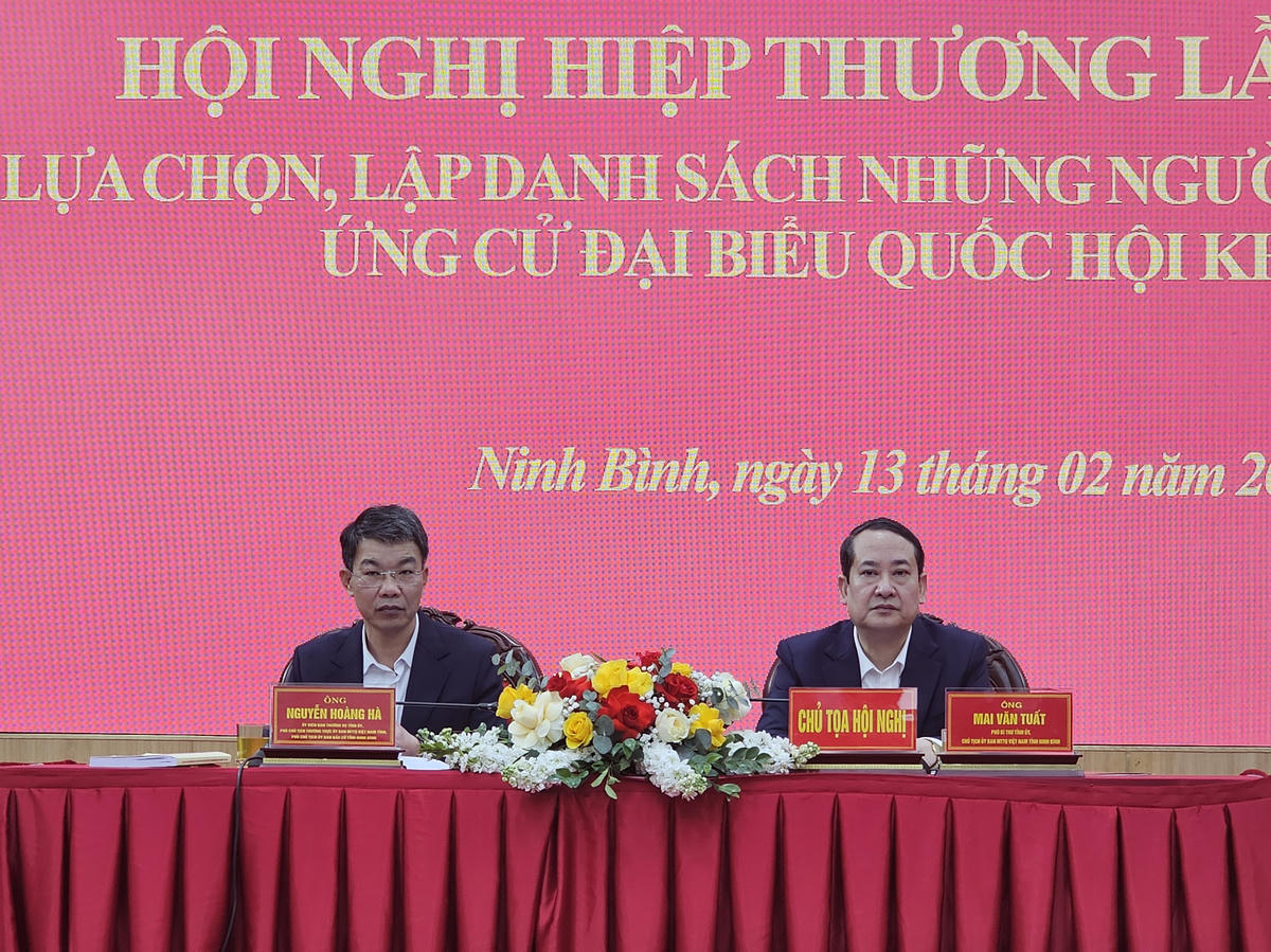 Chủ tọa kỳ họp. Ảnh: Đình Minh