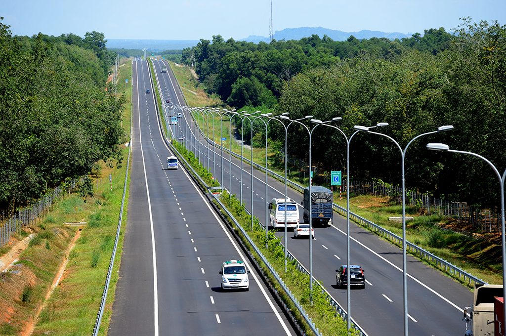 TP Hồ Chí Minh chủ động đạo điều phối nguồn xăng dầu trên cao tốc TP Hồ Chí Minh - Long Thành - Dầu Giây. Ảnh: M.H