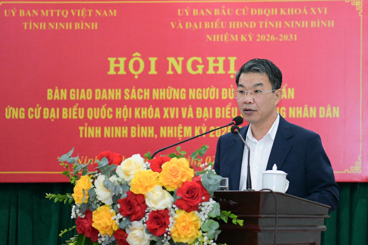 &nbsp;Phó Chủ tịch Thường trực Ủy ban MTTQ tỉnh Nguyễn Hoàng Hà báo cáo danh sách những người đủ tiêu chuẩn ứng cử ĐBQH khóa XVI và đại biểu HĐND tỉnh. Ảnh: Trường Giang