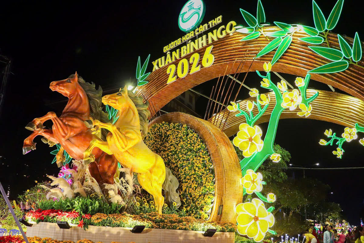 Mô hình tam mã phi nước đại tai khu vực cổng chính. (ảnh: C.A)