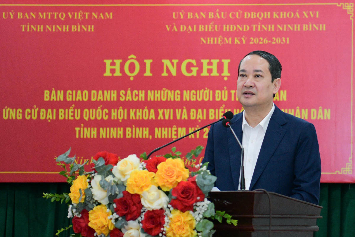 Ông Mai Văn Tuất - Chủ tịch Ủy ban MTTQ tỉnh Ninh Bình phát biểu tại hội nghị. Ảnh: Trường Giang