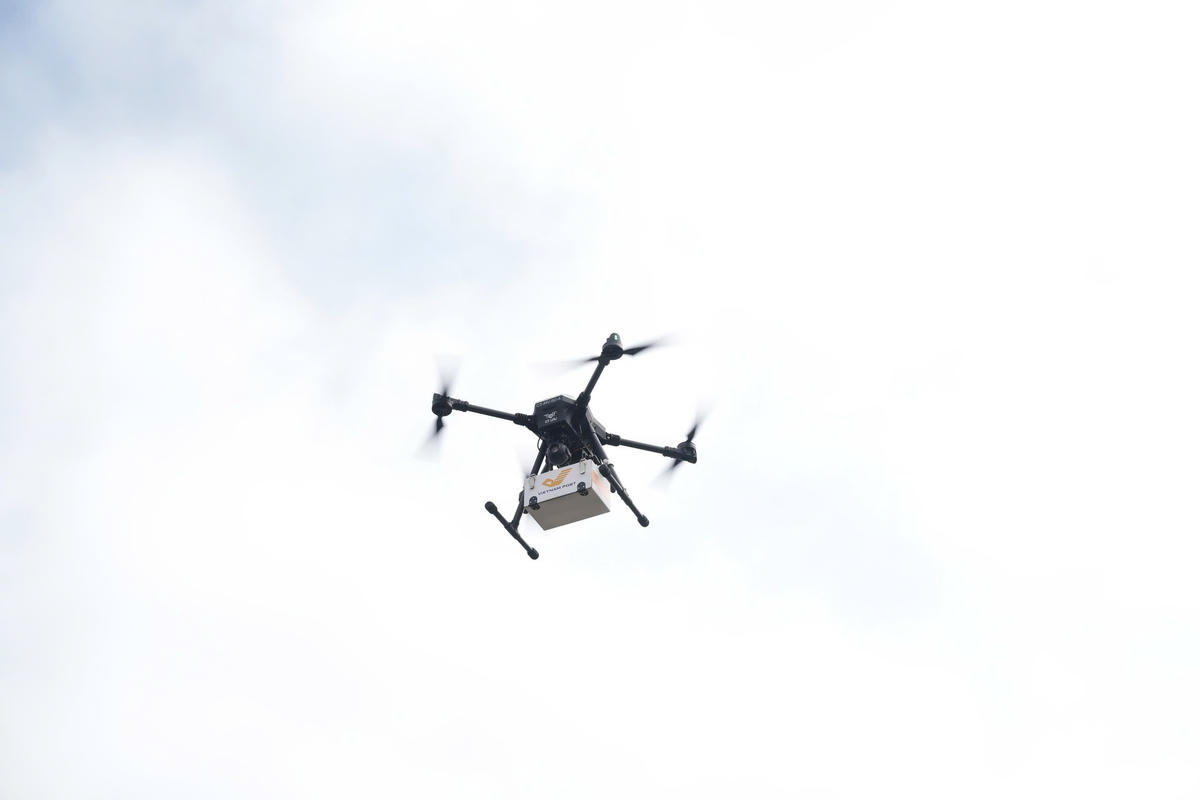 UAV phù hợp để vận chuyển bưu kiện gói nhỏ.