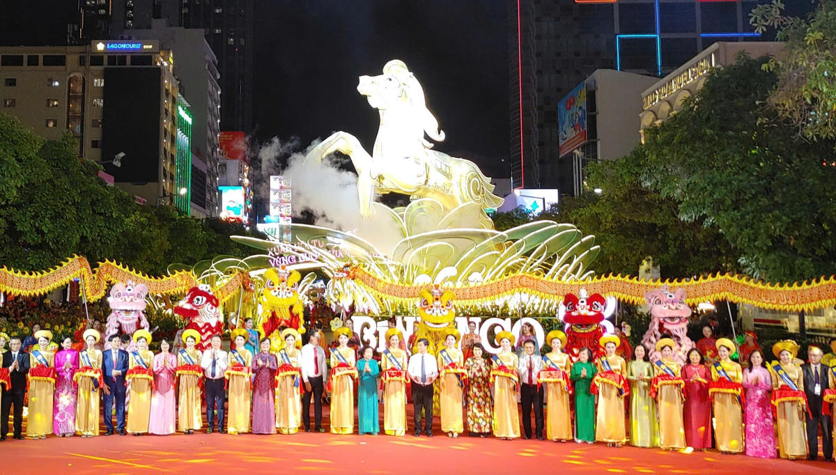 Quang cảnh khai mạc Đường hoa Tết của TP Hồ Chí Minh. Ảnh: