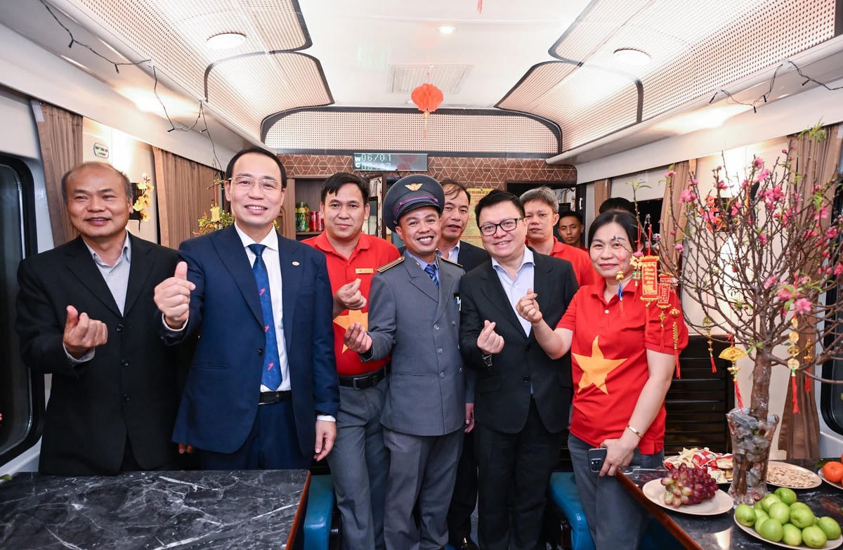 Động viên cán bộ, nhân viên ngành đường sắt.