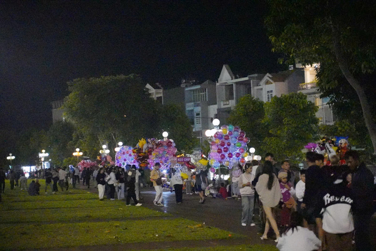 Rất đông người dân tỉnh Gia Lai hào hứng chào đón năm mới 2026. Ảnh: Đình Sang.