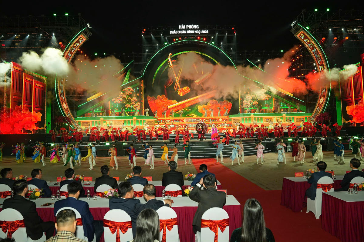 Chương trình nghệ thuật “Hải Phòng chào Xuân Bính Ngọ 2026” bắt đầu lúc 22 giờ ngày 16/2. Ảnh: PT.&nbsp;