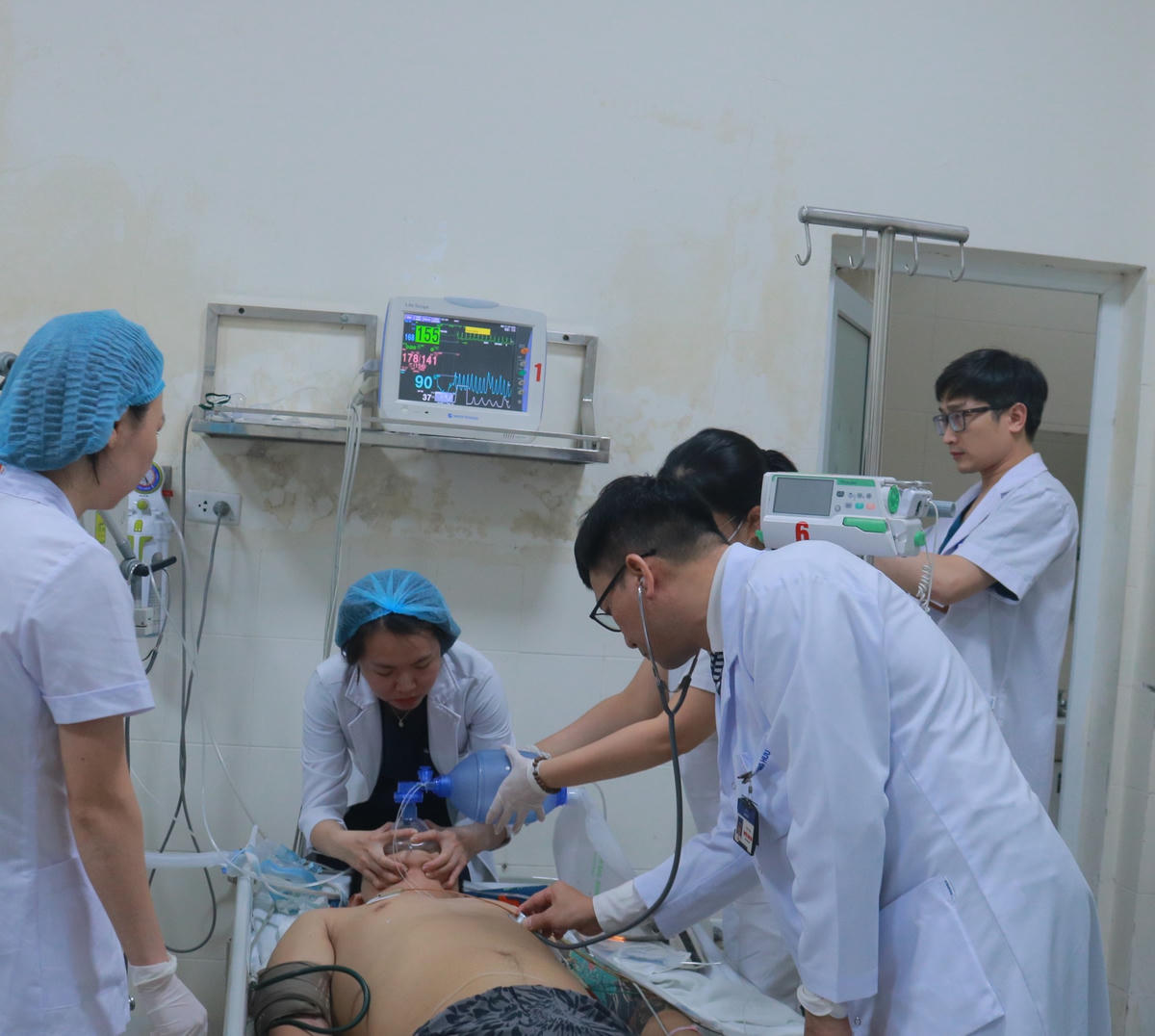 Một đêm giao thừa không ngủ ở Bệnh viện E