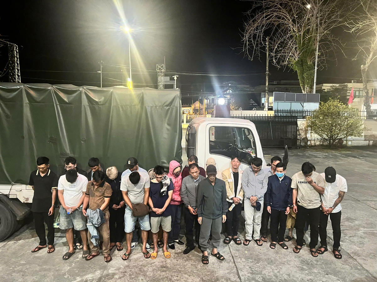 Các đối tượng tại cơ quan điều tra. Ảnh: CV.