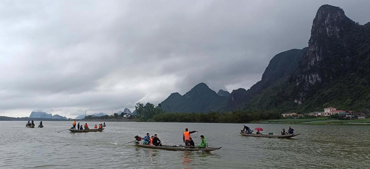 Quảng Trị: Triển khai cứu nạn, cứu hộ vụ chìm thuyền trên sông Gianh
