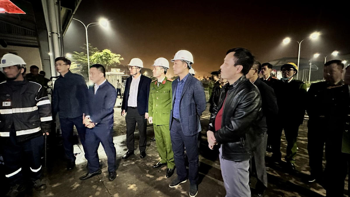 Thiếu tướng Tô Anh Dũng - Giám đốc Công an tỉnh trực tiếp chỉ đạo tại hiện trường. Ảnh: CATH