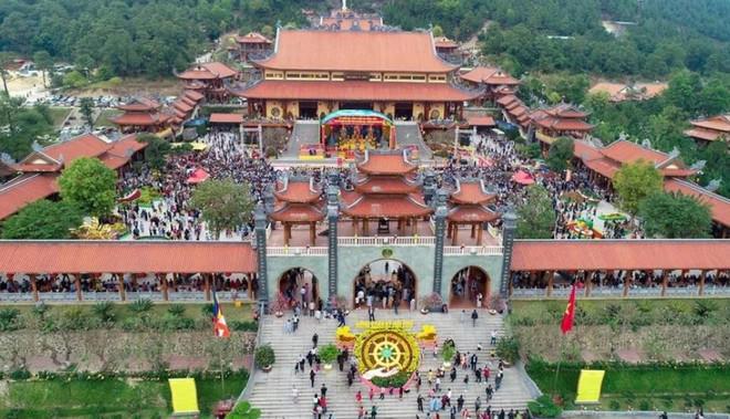 Chùa Ba Vàng tọa lạc trên lưng chừng núi Thành Đẳng, thuộc Phường Quang Trung, thành phố Uông Bí, tỉnh Quảng Ninh. (Ảnh: TTXVN).