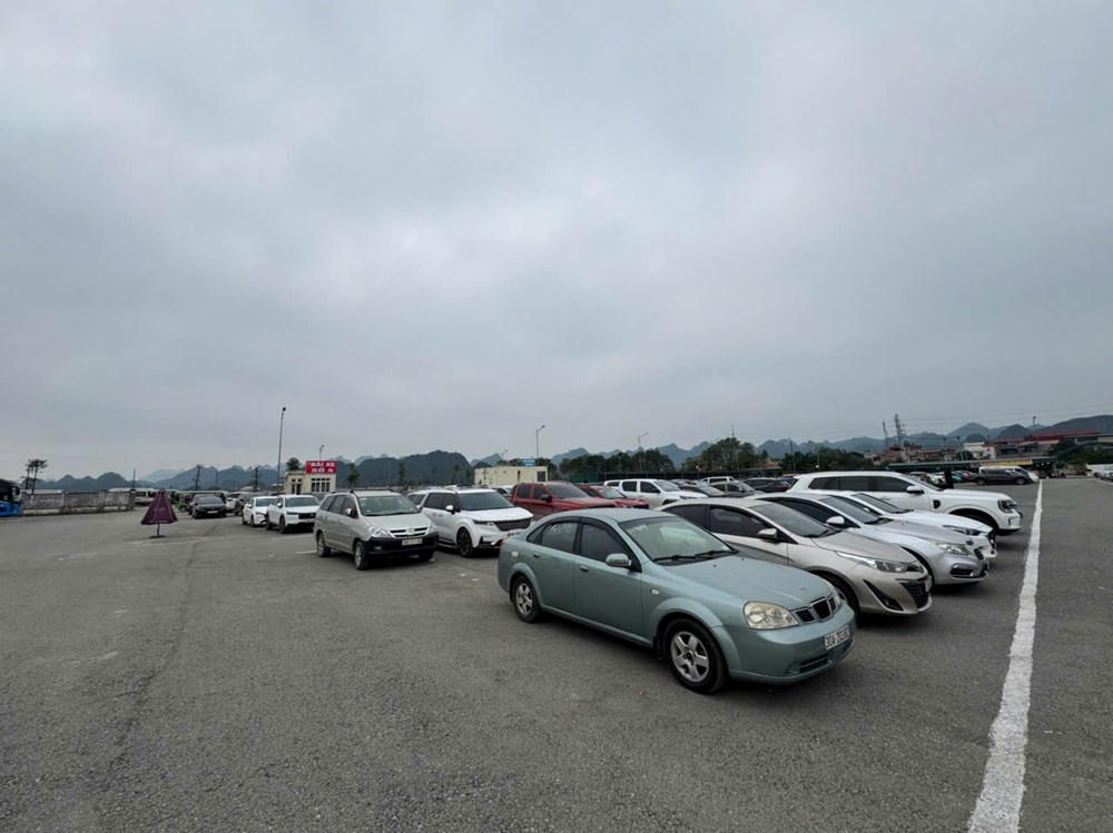 &nbsp;Các bãi xe phục vụ miễn phí khá rộng rãi. Ảnh: BTC