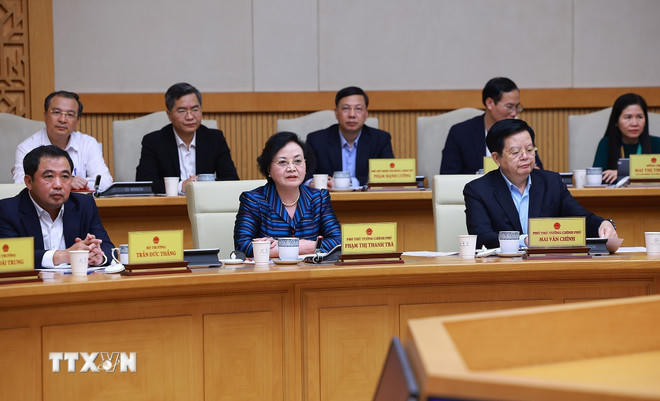 Các Phó Thủ tướng và đại diện các bộ, ngành, cơ quan thuộc Chính phủ tham dự cuộc họp đánh giá tình hình Tết Nguyên đán Bính Ngọ. (Ảnh: Dương Giang/TTXVN).