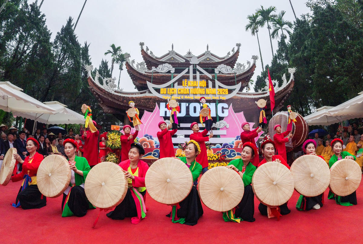 Lễ khai hội được tổ chức với nhiều tiết mục nghệ thuật đặc sắc. Ảnh: Quang Vinh