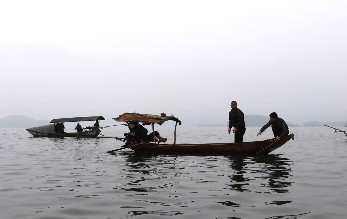 Chủ tịch tỉnh Lào Cai đến hiện trường chỉ đạo công tác tìm kiếm, cứu nạn tại hồ Thác Bà
