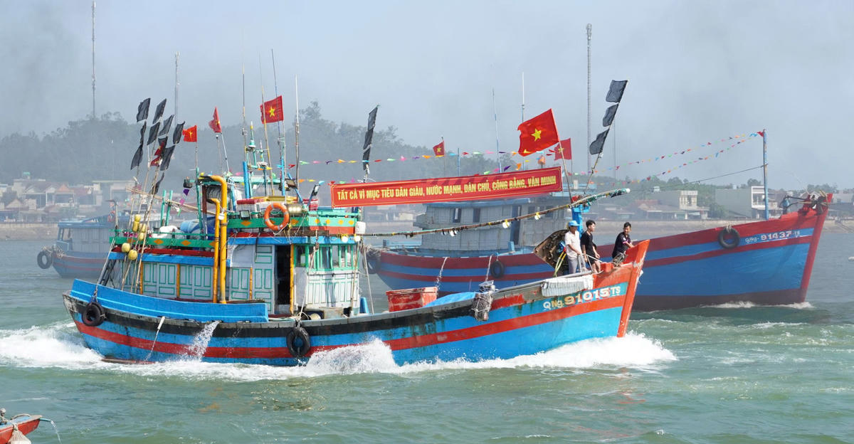 Tàu cá ngư dân xã Tịnh Khê ra khơi mở biển đánh bắt đầu năm 2026. Ảnh: CV.