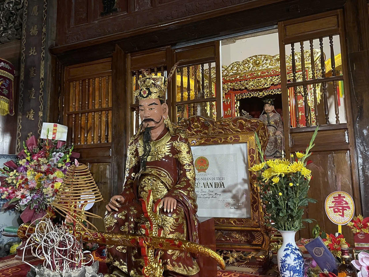 Đình Lưu Khê (khu phố Liên Hòa 6, phường Liên Hòa, tỉnh Quảng Ninh)&nbsp;thờ Đức thánh Hưng Đạo Đại Vương Trần Quốc Tuấn làm Thành Hoàng Làng và phối thờ các vị tiên công Đỗ Độ, Đào Bá Lệ có công quai đê lấn biển lập lên làng Lưu Khê ngày nay.