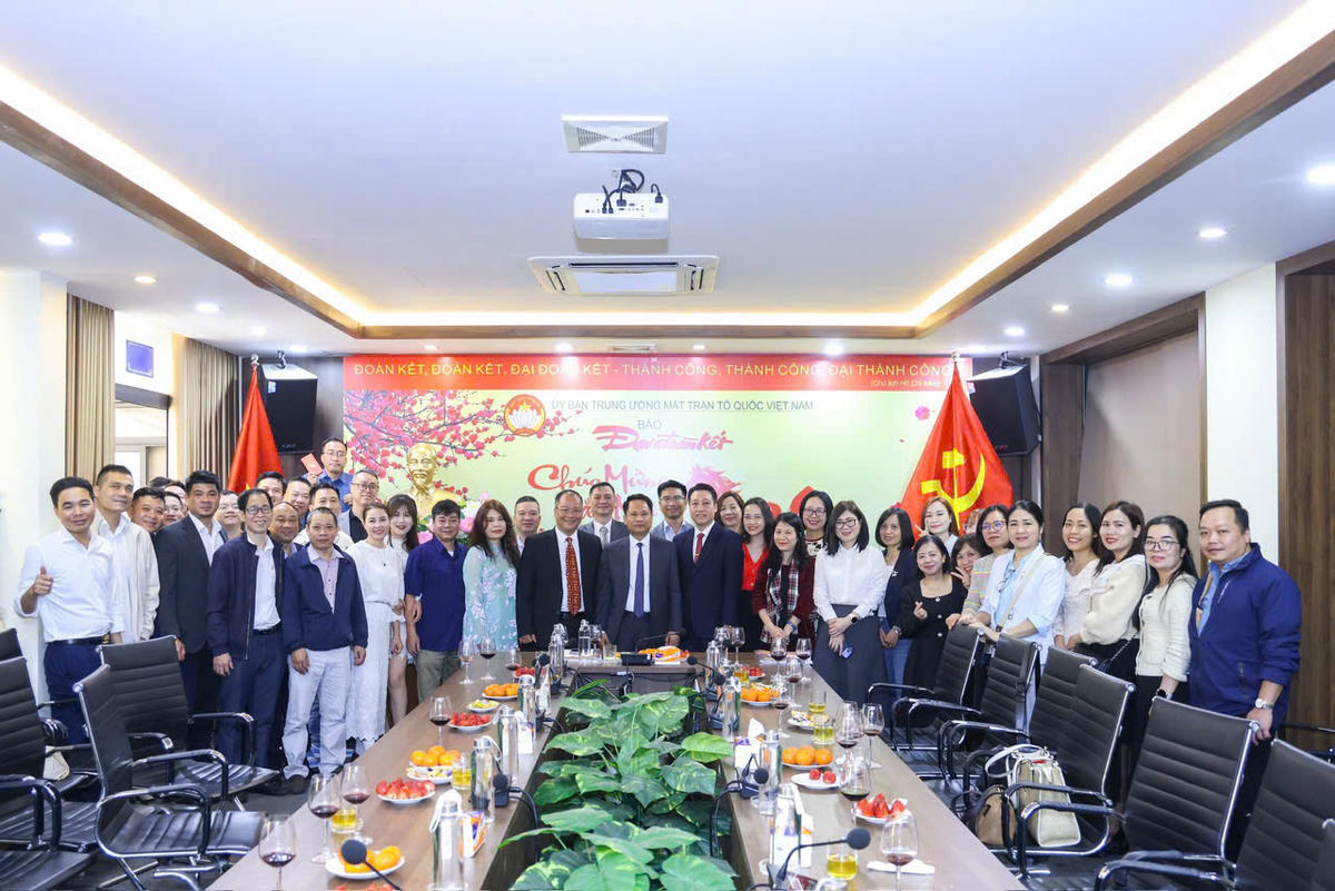 Tập thể Báo Đại đoàn kết tại chương trình gặp mặt đầu xuân Bính Ngọ 2026. Ảnh: Quang Vinh.