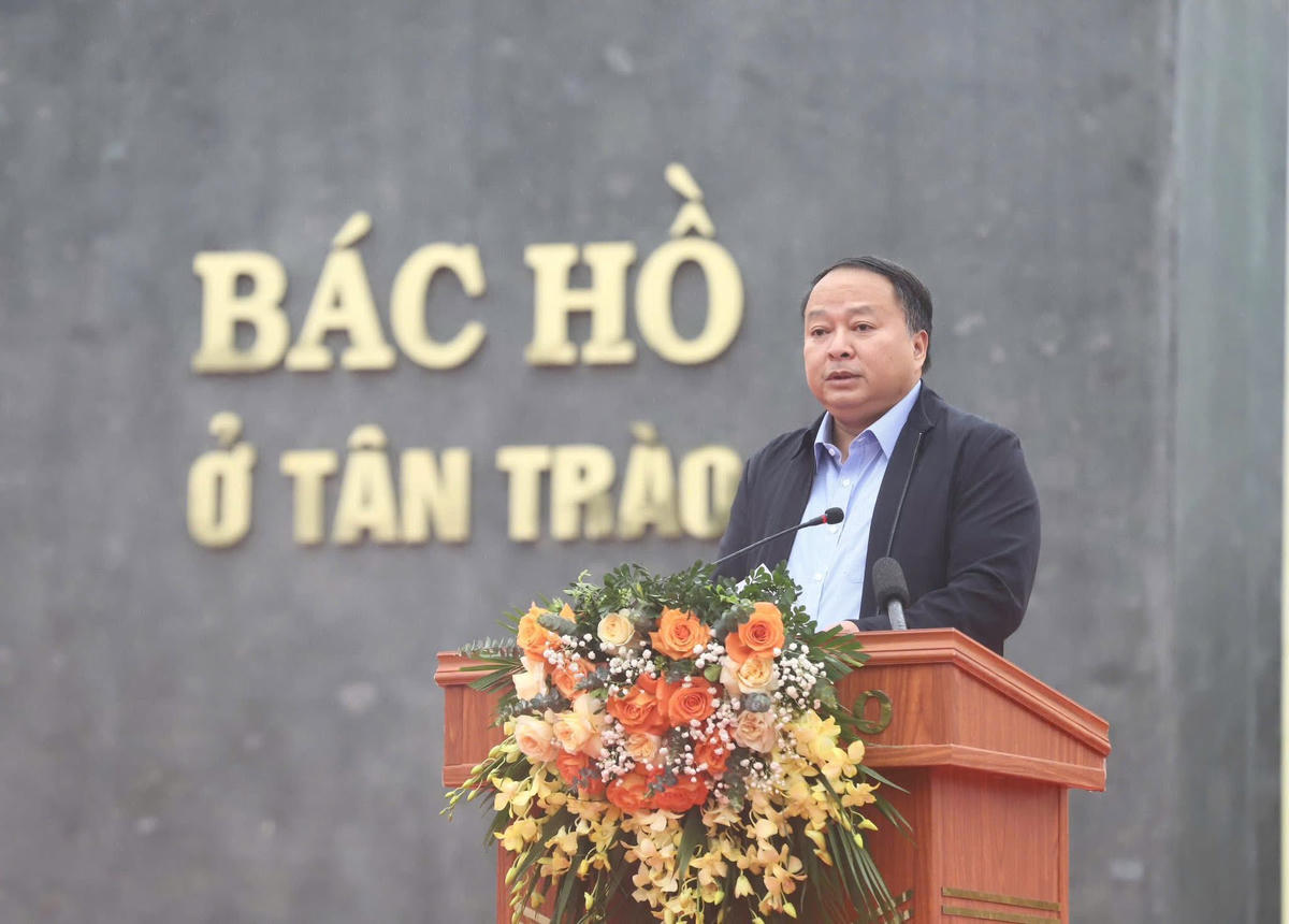 Chủ tịch UBND tỉnh Tuyên Quang Phan Huy Ngọc phát động Tết trồng cây tại Tân Trào. Ảnh: MT TQ.