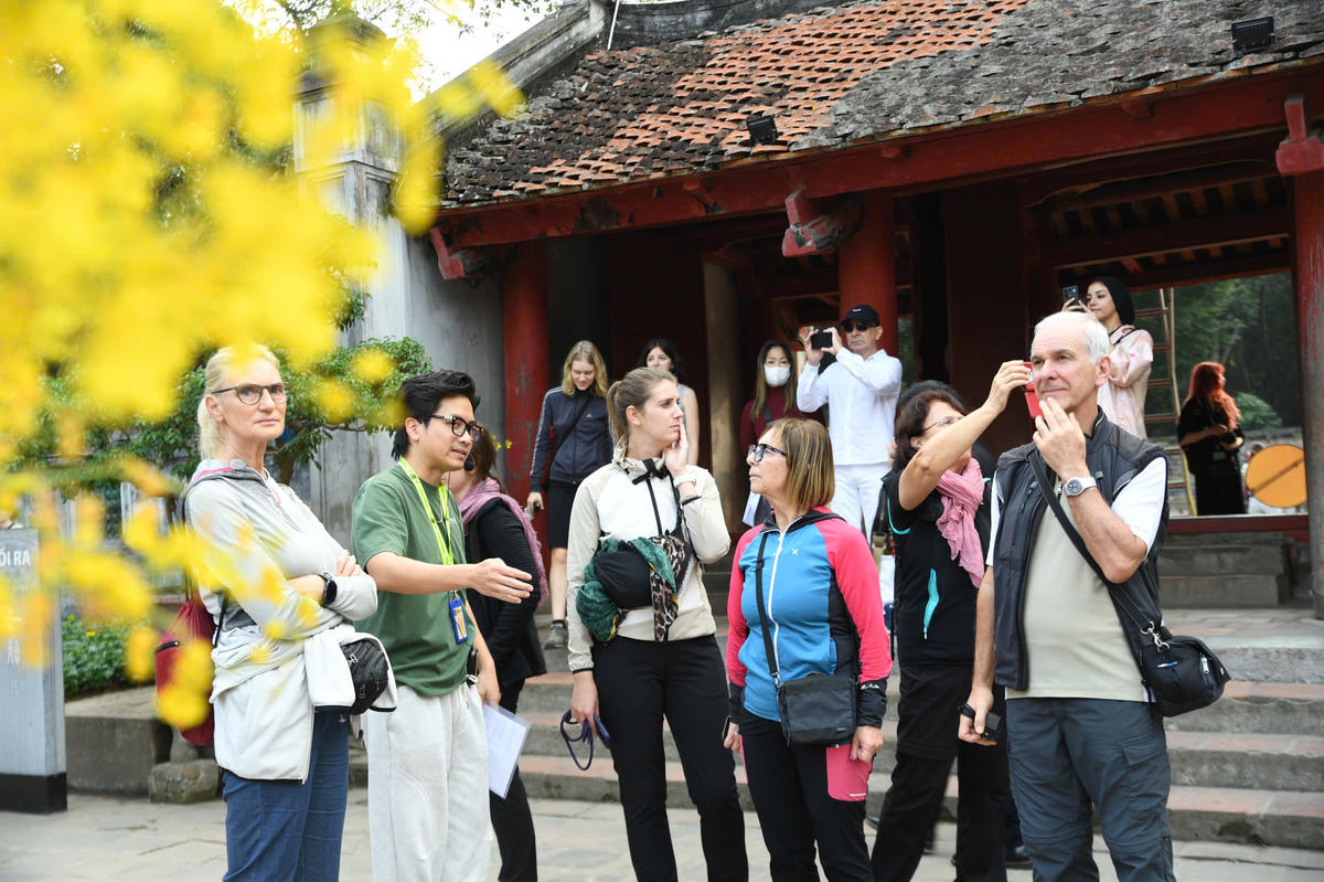 Hà Nội đón hơn 1,3 triệu lượt khách dịp Tết Bính Ngọ