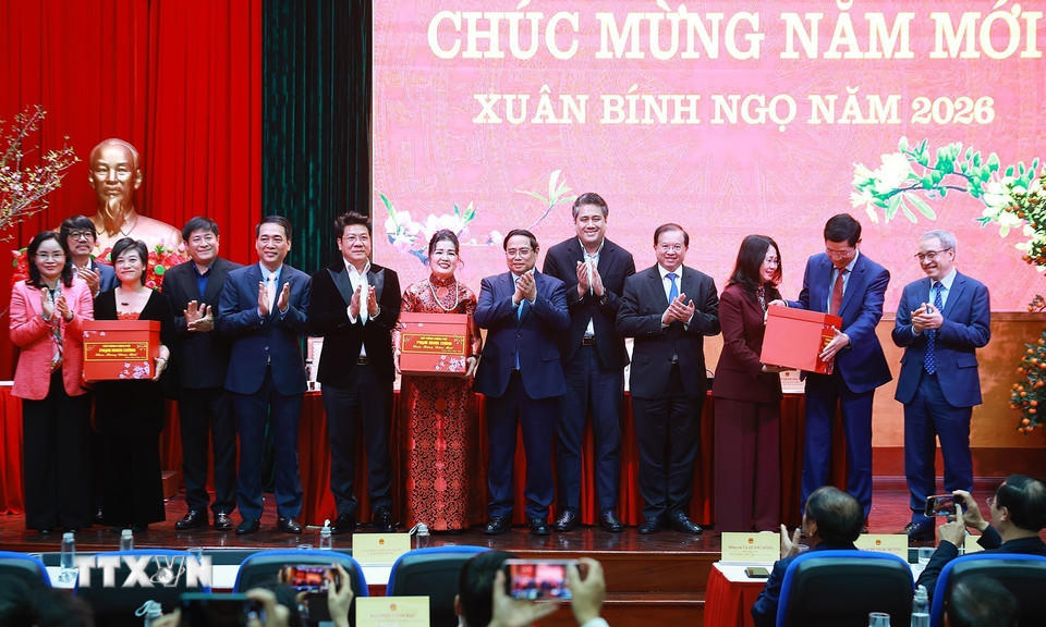 Thủ tướng Phạm Minh Chính chúc Tết Bộ Văn hóa, Thể thao và Du lịch. (Ảnh: Dương Giang/TTXVN)
