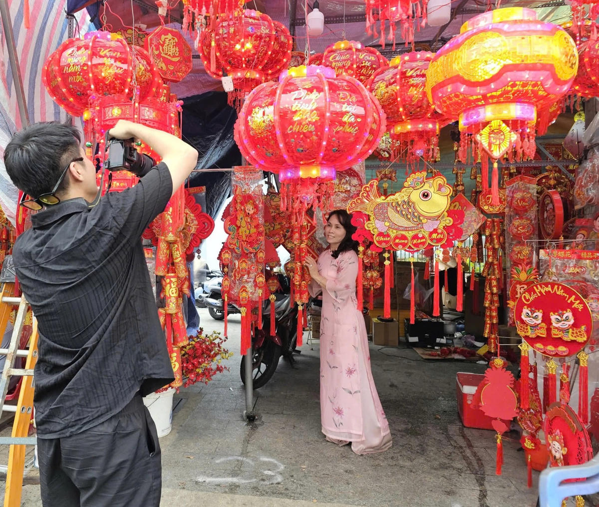 Du khách đến Khánh Hòa check-in những tấm ảnh lung linh trong những ngày Tết. Ảnh X.H