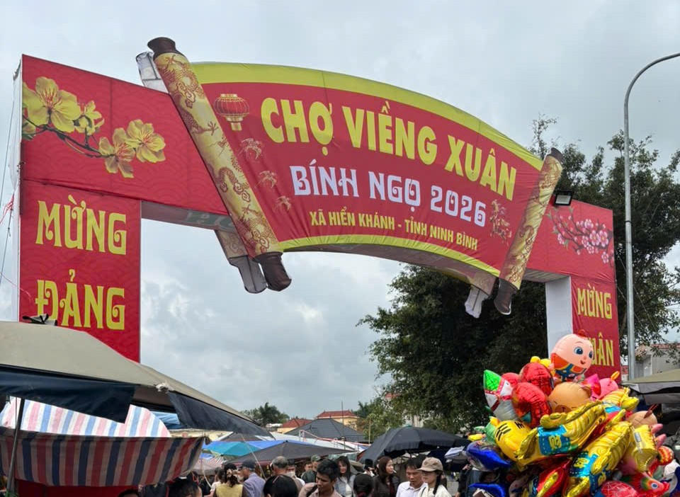 Điểm họp chợ Viềng ở địa bàn xã Hiển Khánh, tỉnh Ninh Bình. Ảnh: Duy Hưng.&nbsp;