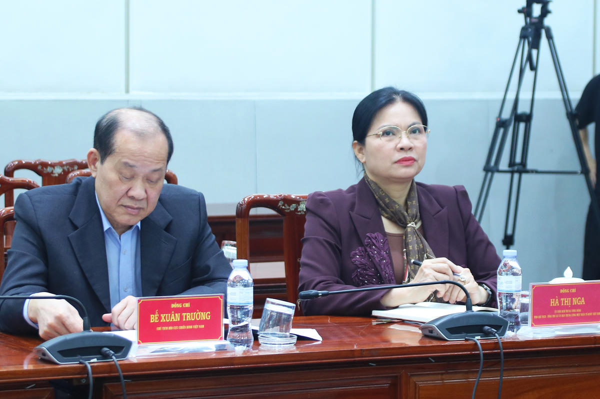 &nbsp;Phó Chủ tịch - Tổng Thư ký UBTƯ MTTQ Việt Nam&nbsp;Hà Thị Nga và các đại biểu tham dự . Hội nghị.