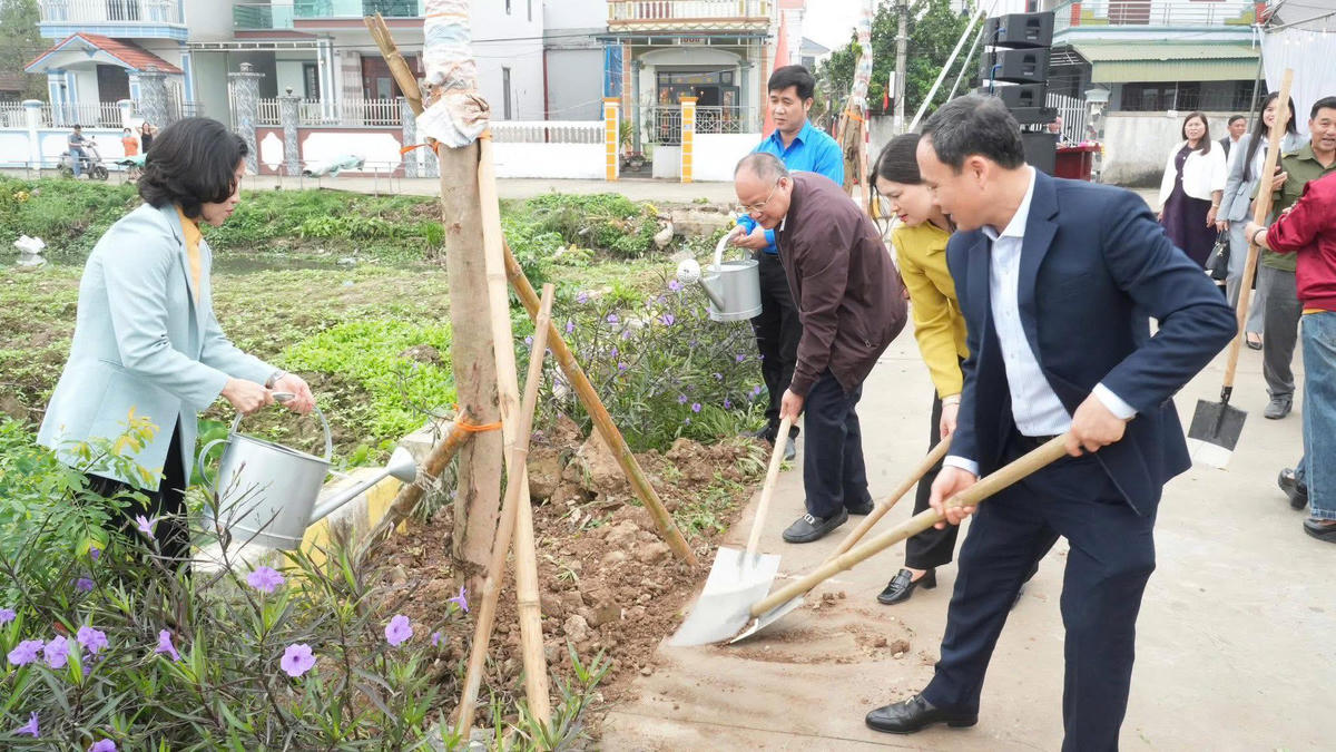 Xã Phượng Dực phát động Lễ trồng cây xuân Bính Ngọ 2026. Ảnh: TL

 