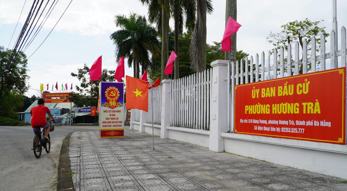 Phường Hương Trà, TP Đà Nẵng treo băng rôn, khẩu hiệu tuyên truyền bầu cử. Ảnh: CV.