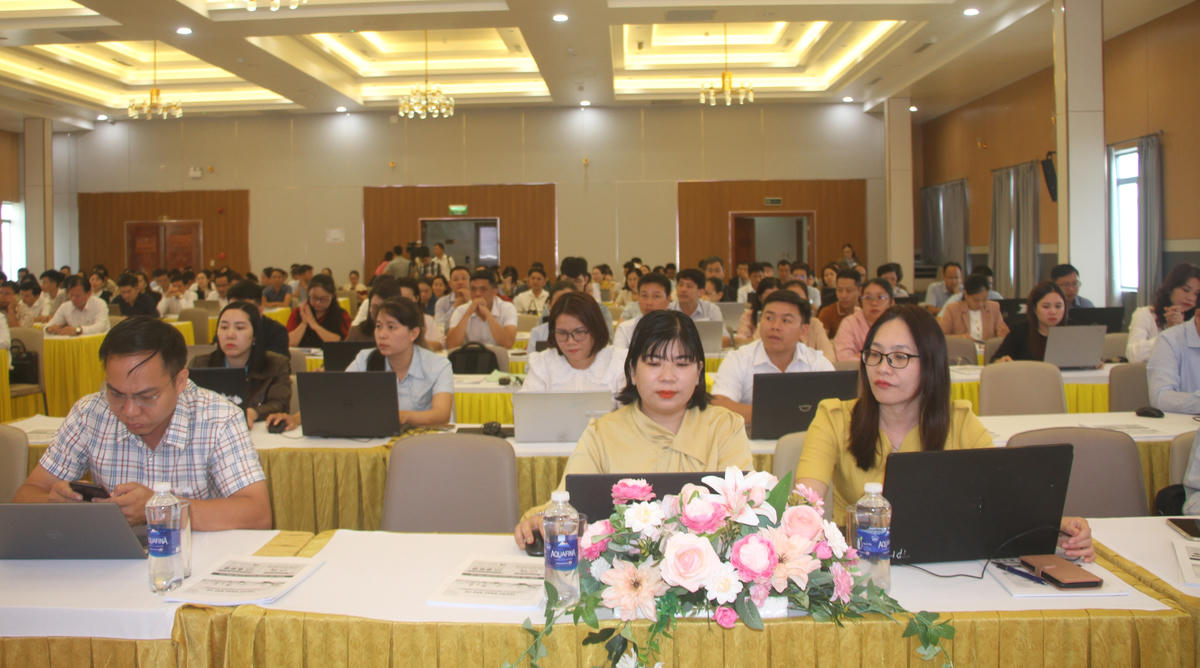 Các đại biểu tham dự buổi tập huấn. Ảnh: Nguyễn Tín.