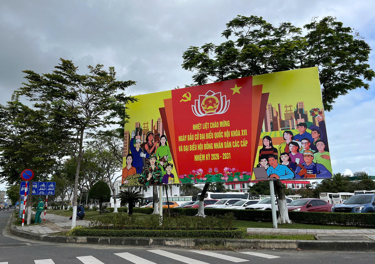 Các pano tuyên truyền về bầu cử tại TP Đà Nẵng. Ảnh: CV.
