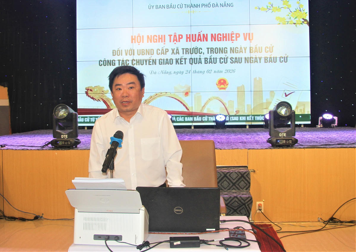 Phó Giám đốc Sở Nội vụ TP Đà Nẵng Trần Trung Sơn chủ trì buổi hội nghị. Ảnh: Chí Đại.