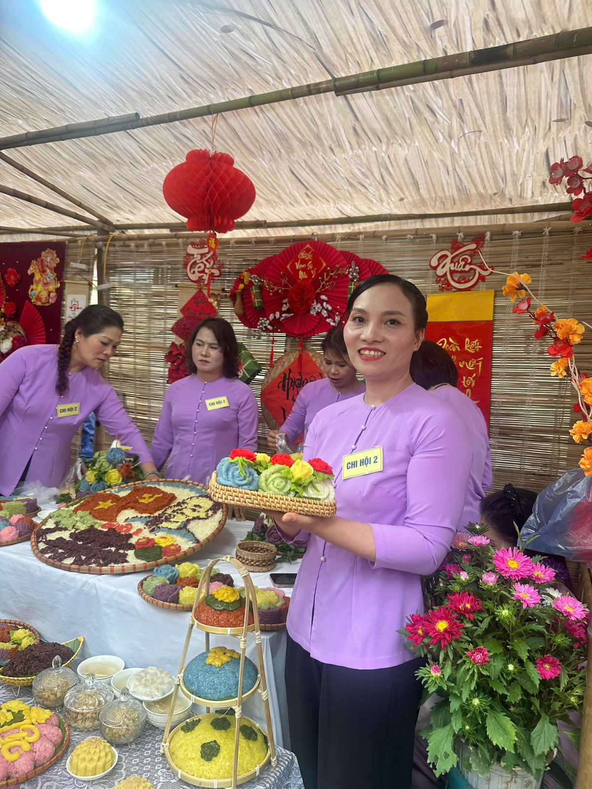  Chị Phùng Thị Ánh.cùng các thành viên Chi hội số 2 tham gia tranh tài tại Hội thi. 