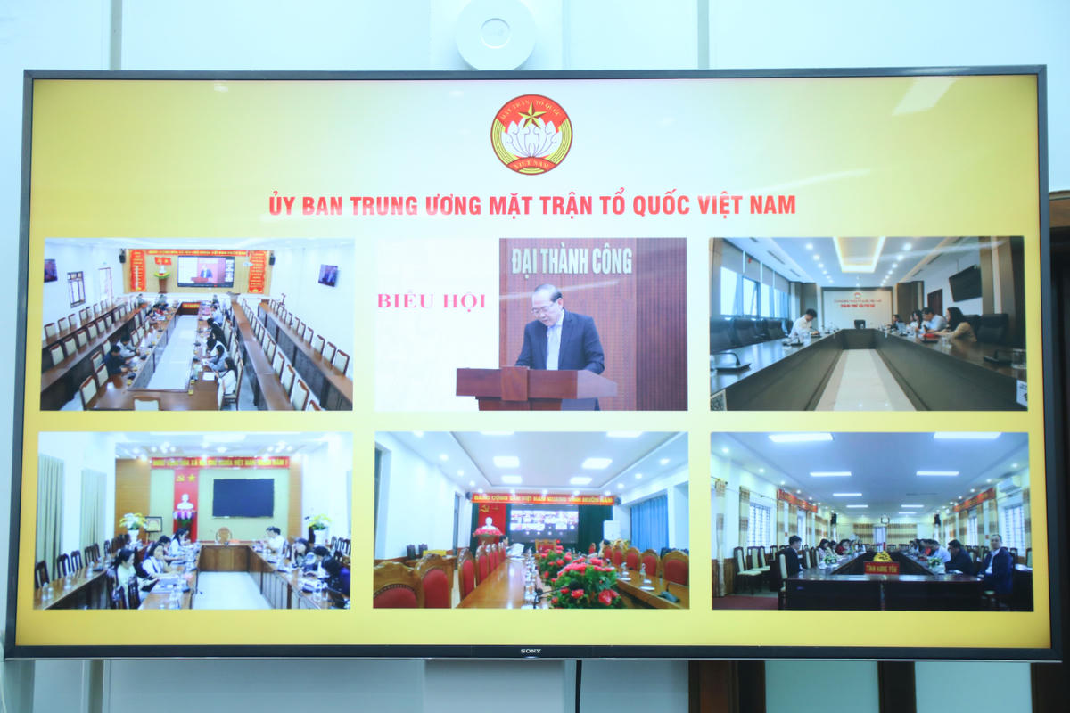 Các đại biểu tham dự tại điểm cầu trực tuyến.