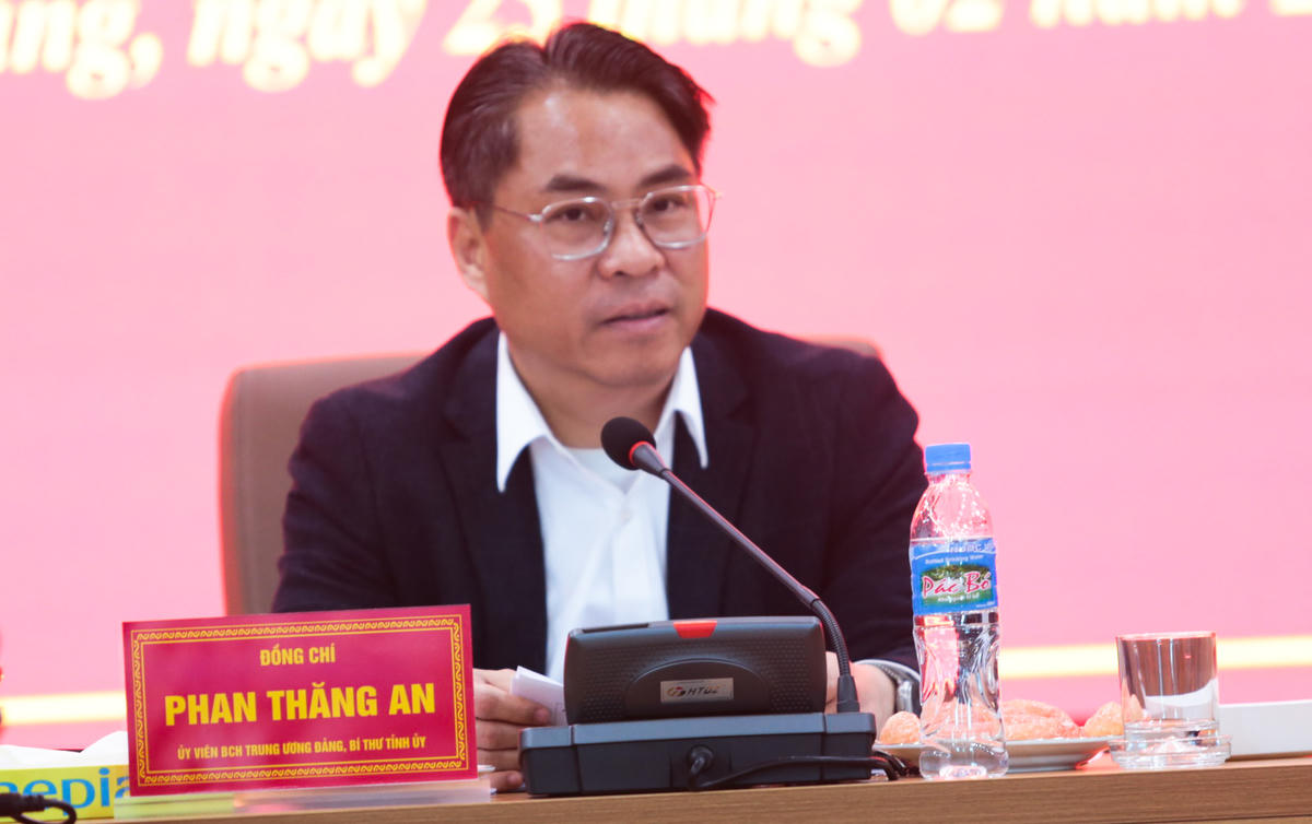Bí thư Tỉnh ủy Cao Bằng Phan Thăng An chủ trì cuộc họp. Ảnh: Hân Nguyễn.