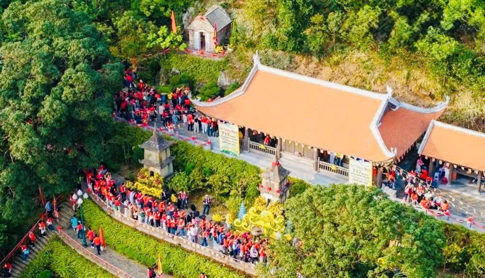 Ngọa Vân thuộc Quần thể di sản văn hóa thế giới Yên Tử - Vĩnh Nghiêm - Côn Sơn, Kiếp Bạc. Nơi đây được coi là thánh địa linh thiêng của Phật giáo Trúc Lâm - nơi Phật hoàng Trần Nhân Tông tu hành, hóa Phật.&nbsp;